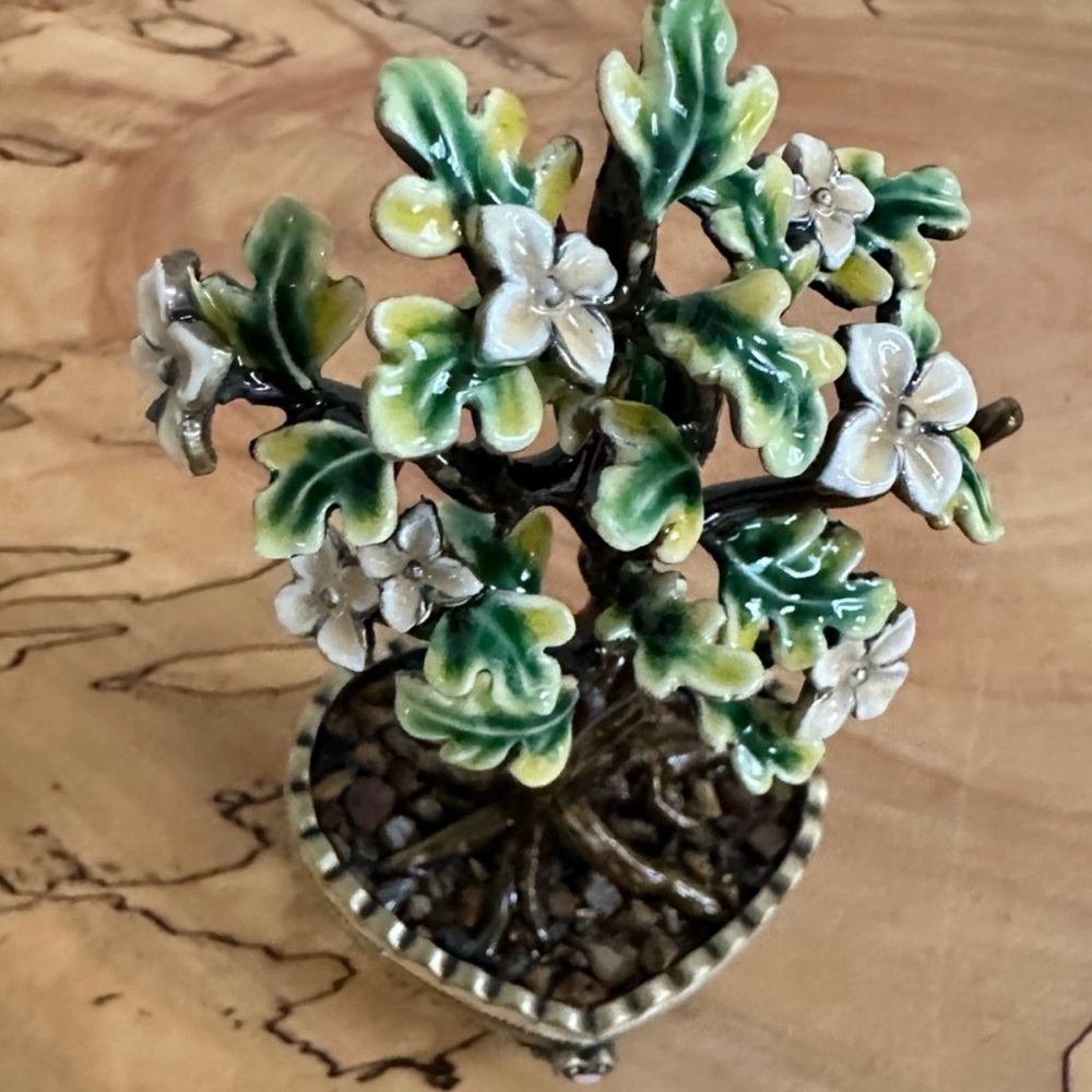 Magnificent Cherry Blossom Keepsake Box. NEW
